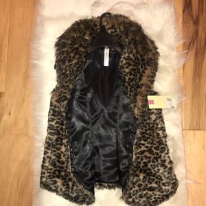 Cherokee Leopard Vest (new)